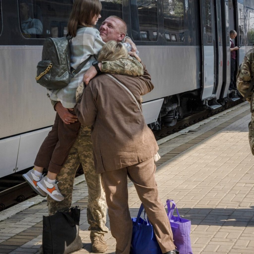 A Ukrainian train is a lifeline connecting the nation’s capital with the front line | AP News