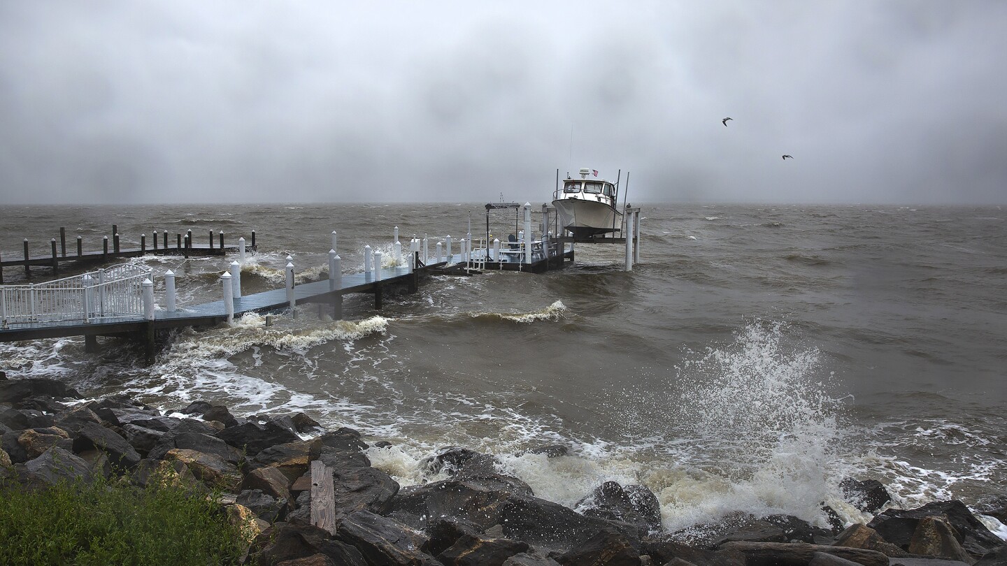 Mid-Atlantic coast under flood warnings as Ophelia weakens to post-tropical low and moves north | AP News