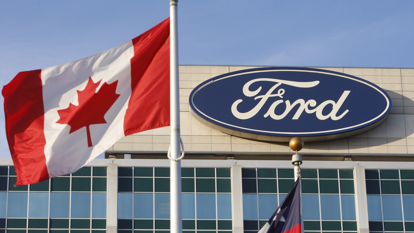 Canadian autoworkers ratify new labor agreement with Ford | AP News