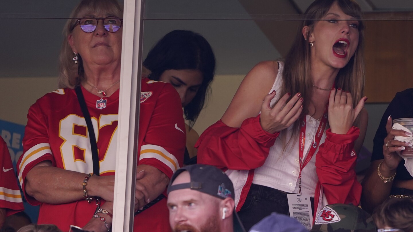 Taylor Swift turns out to see Travis Kelce, Kansas City Chiefs play Chicago Bears | AP News