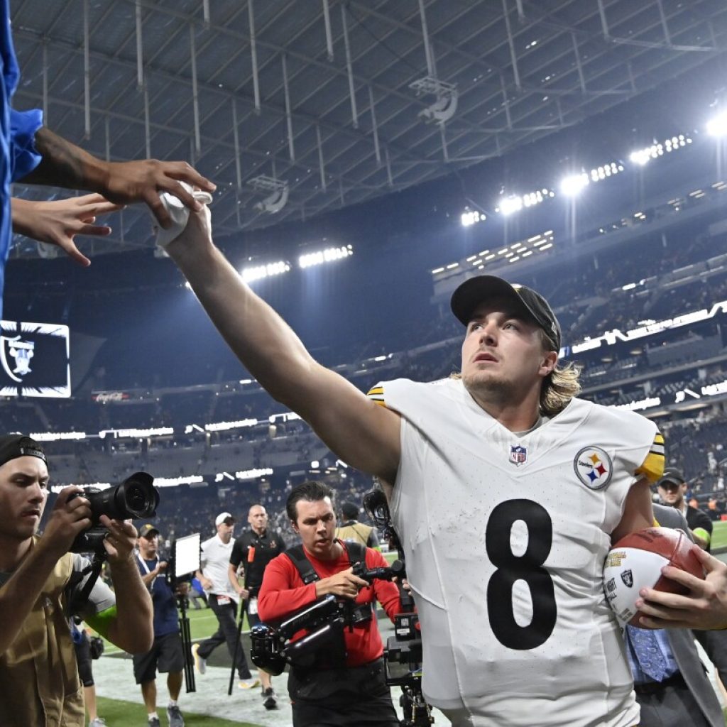 Steelers’ team plane makes emergency landing in Kansas City, no injuries reported | AP News