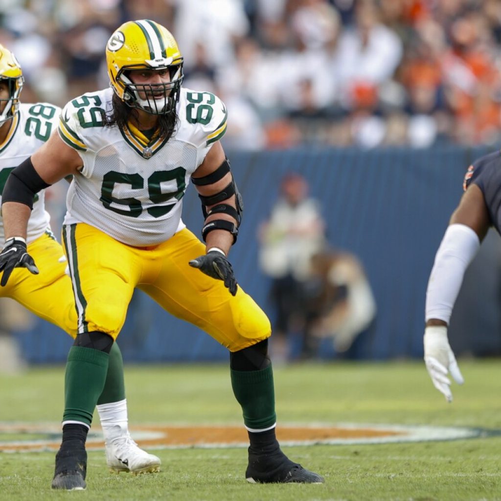 Packers place offensive tackle Bakhtiari on injured reserve as he continues to deal with knee issue | AP News