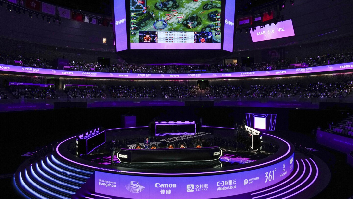 China wins bronze in League of Legends but all eyes on South Korea in gold-medal match | AP News