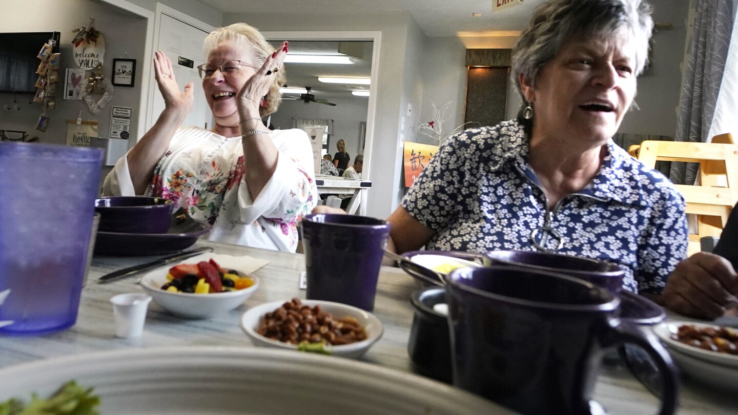 More than a meal: Restaurant-based programs feed seniors’ social lives | AP News