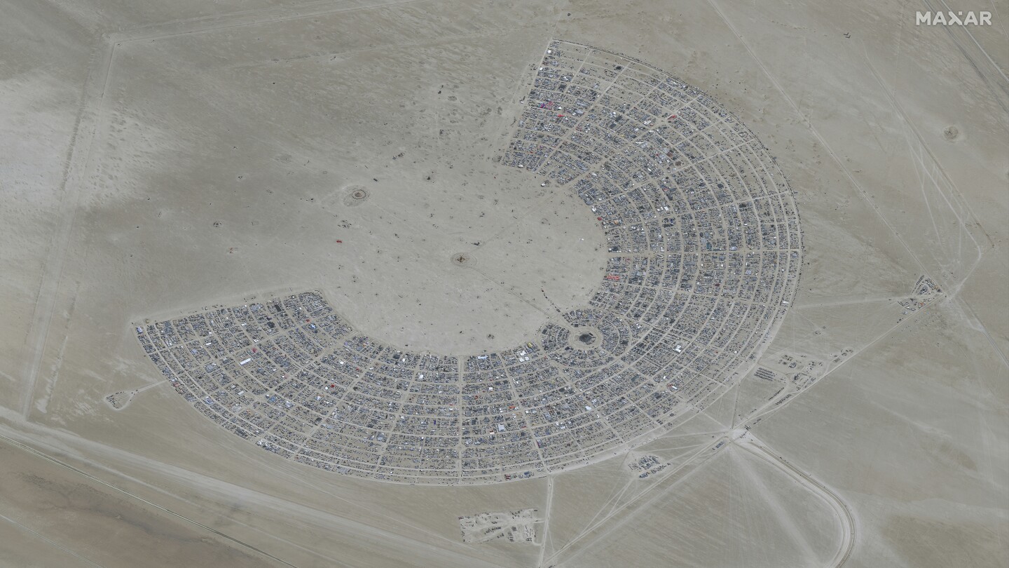 Tens of thousands still stranded by Burning Man flooding in Nevada desert | AP News