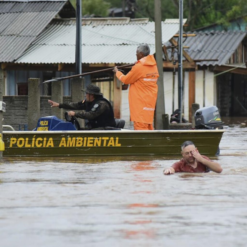 Fierce storm in southern Brazil kills at least 21 people and displaces more than 1,600 | AP News