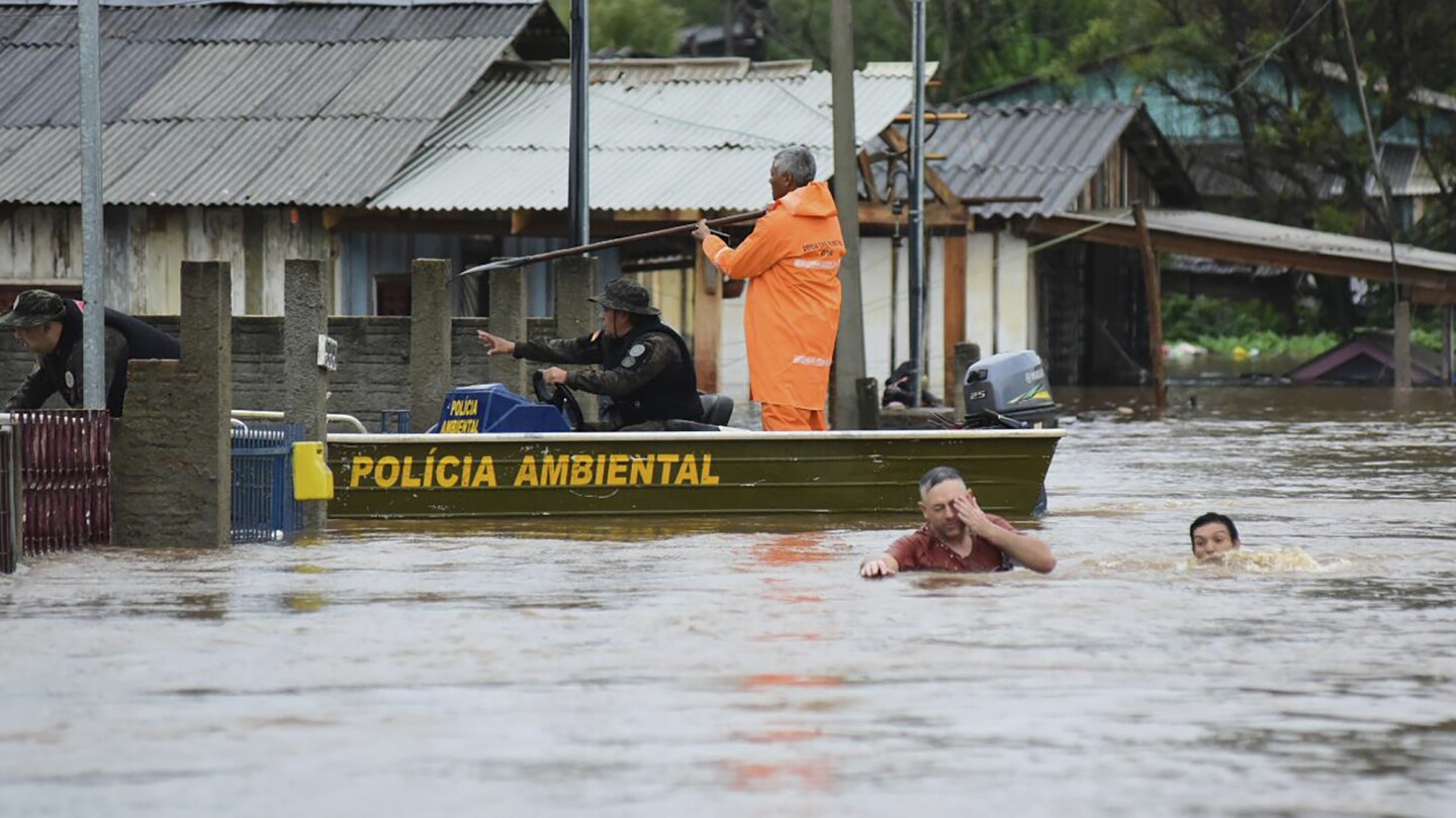 Fierce storm in southern Brazil kills at least 21 people and displaces more than 1,600 | AP News