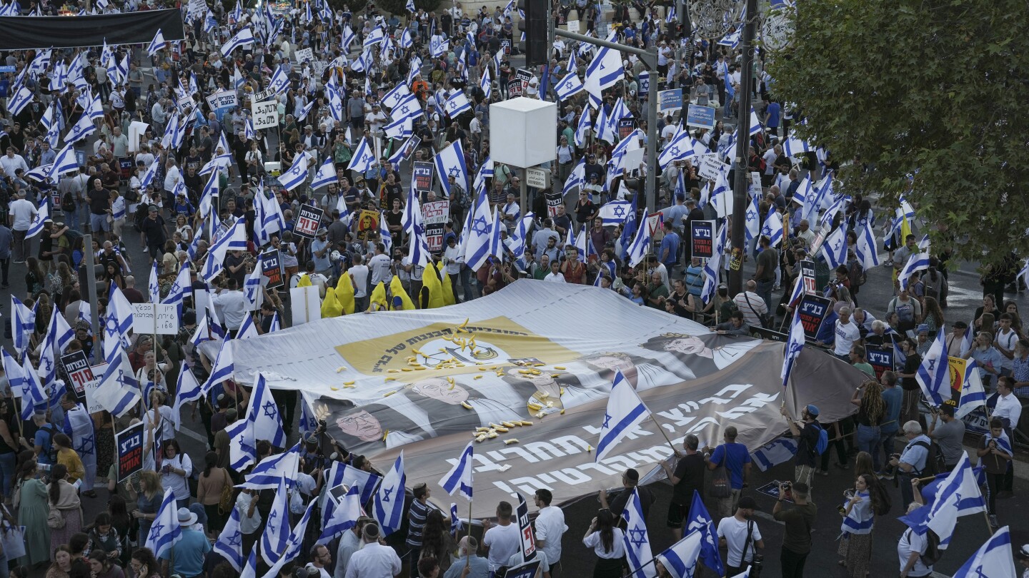 Thousands rally in support of Israel’s judicial overhaul before a major court hearing next week | AP News