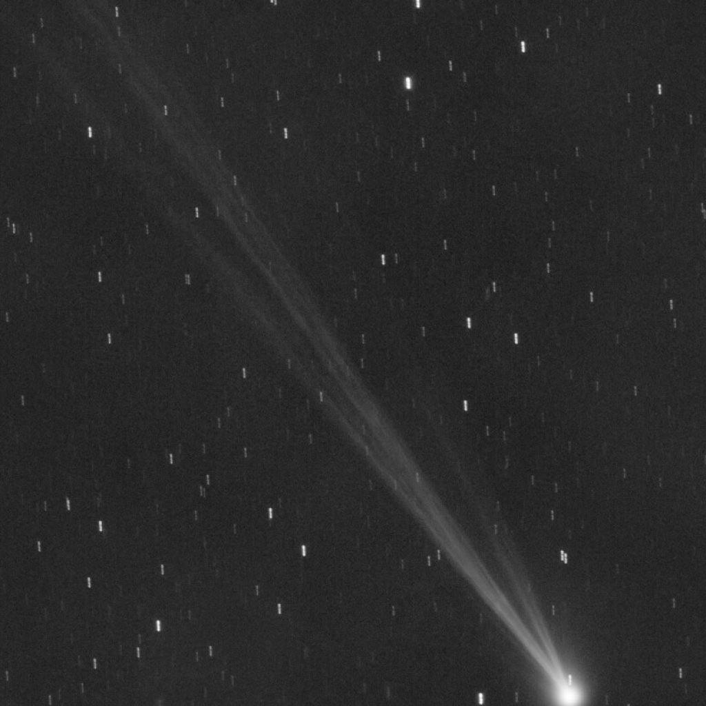 Now’s the time to catch a new comet before it vanishes for 400 years | AP News