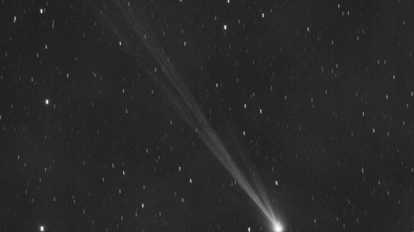 Now’s the time to catch a new comet before it vanishes for 400 years | AP News