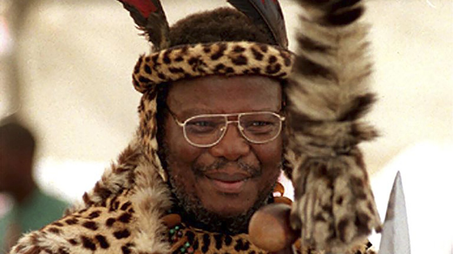 Controversial South African political figure and Zulu minister Mangosuthu Buthelezi dies at 95 | AP News