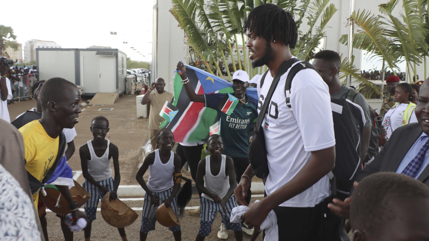 ‘The world knows us.’ South Sudanese cheer their basketball team’s rise and Olympic qualification | AP News