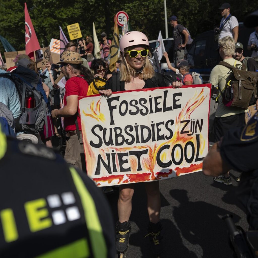 Climate protesters have blocked a Dutch highway to demand an end to big subsidies for fossil fuels | AP News