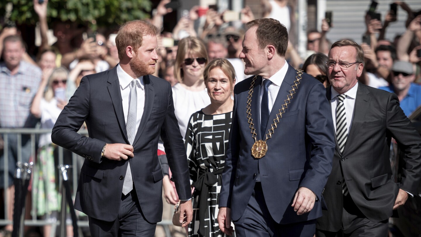 Prince Harry arrives in Germany to open Invictus Games for veterans | AP News