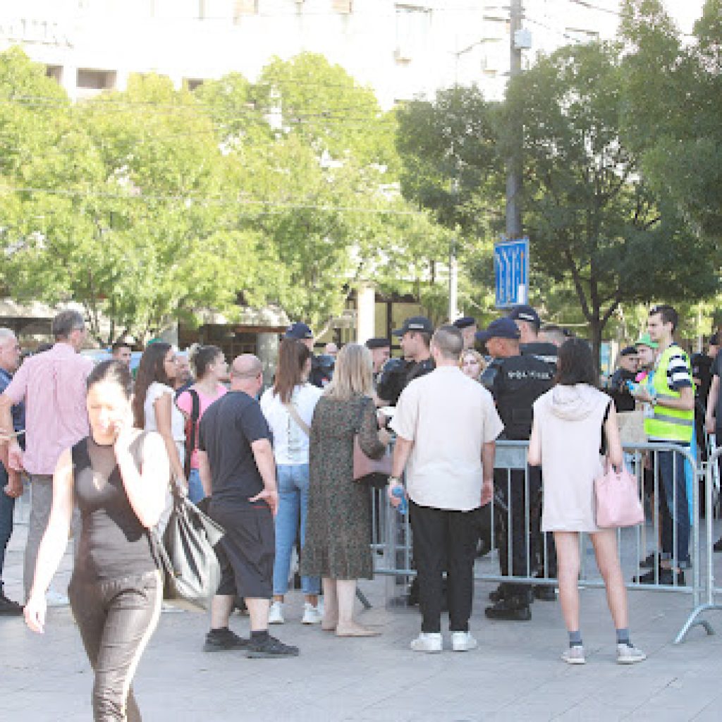 Zeleno-levi front istakao LGBT zastavu na zgradi Skupštine Grada Beograda