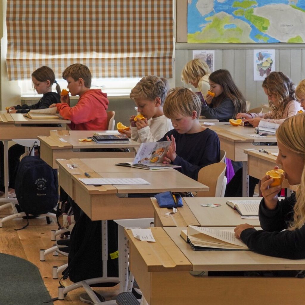 Sweden brings more books and handwriting practice back to its tech-heavy schools | AP News