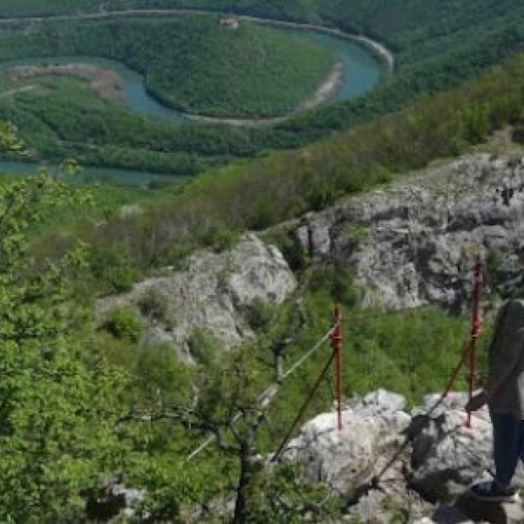 Dveri traže ostavku gradonačelnika Čačka zbog izgradnje betonskog vidikovca na planini Kablar