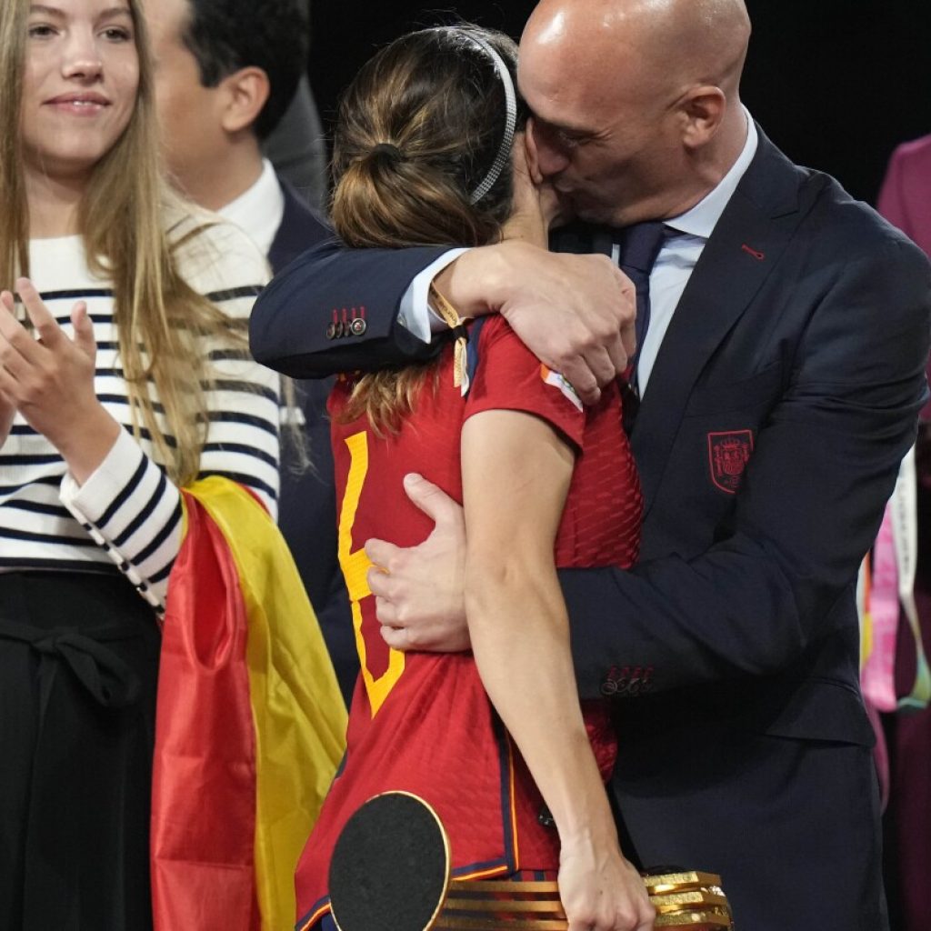 Spanish soccer president Luis Rubiales resigns after nonconsensual kiss at Women’s World Cup final | AP News