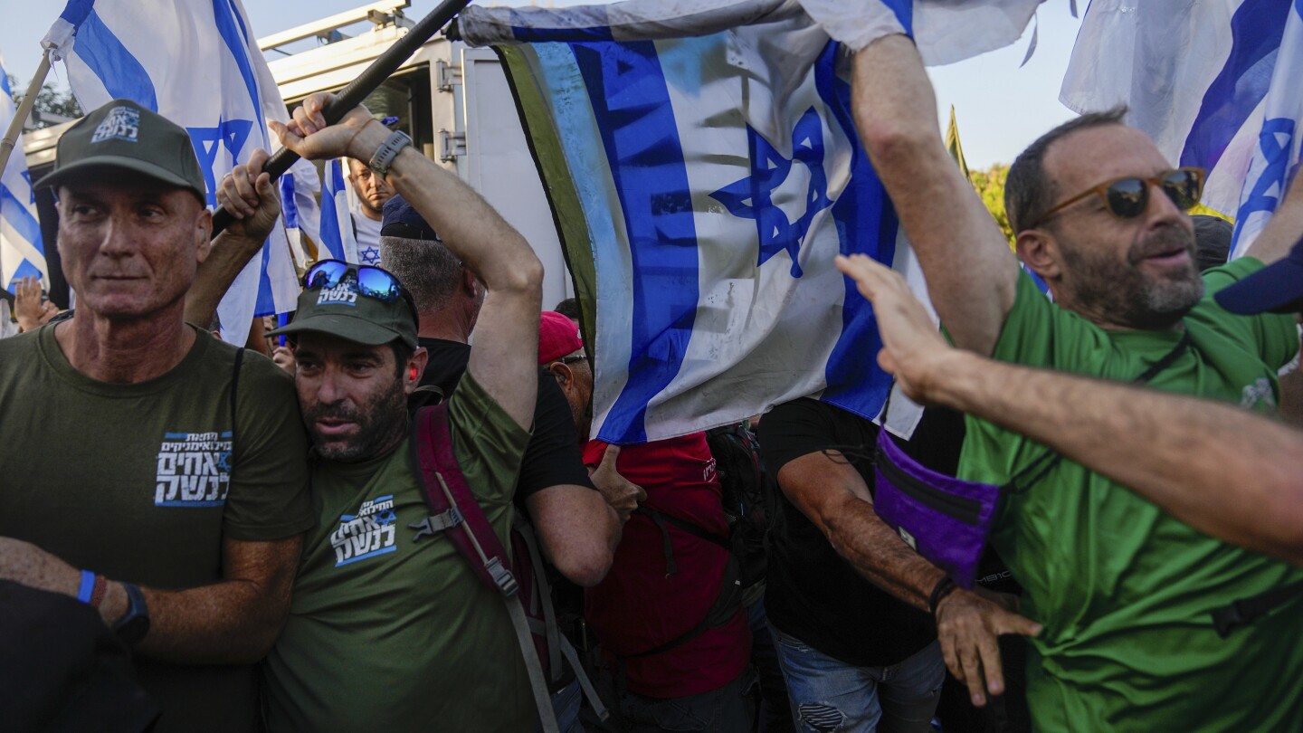 Protests kick off at Israeli justice minister’s home a day before major hearing on judicial overhaul | AP News