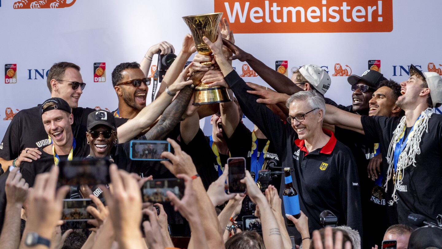 Fans cheer German basketball team’s return home after winning World Cup title | AP News