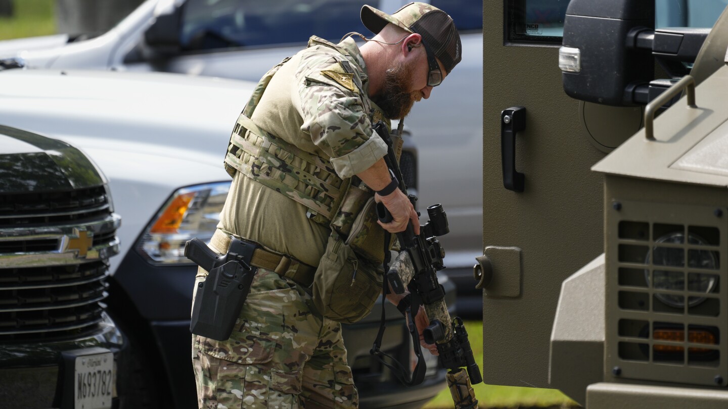 Police warn that escapee Danelo Cavalcante is armed. He has avoided searchers for nearly two weeks | AP News