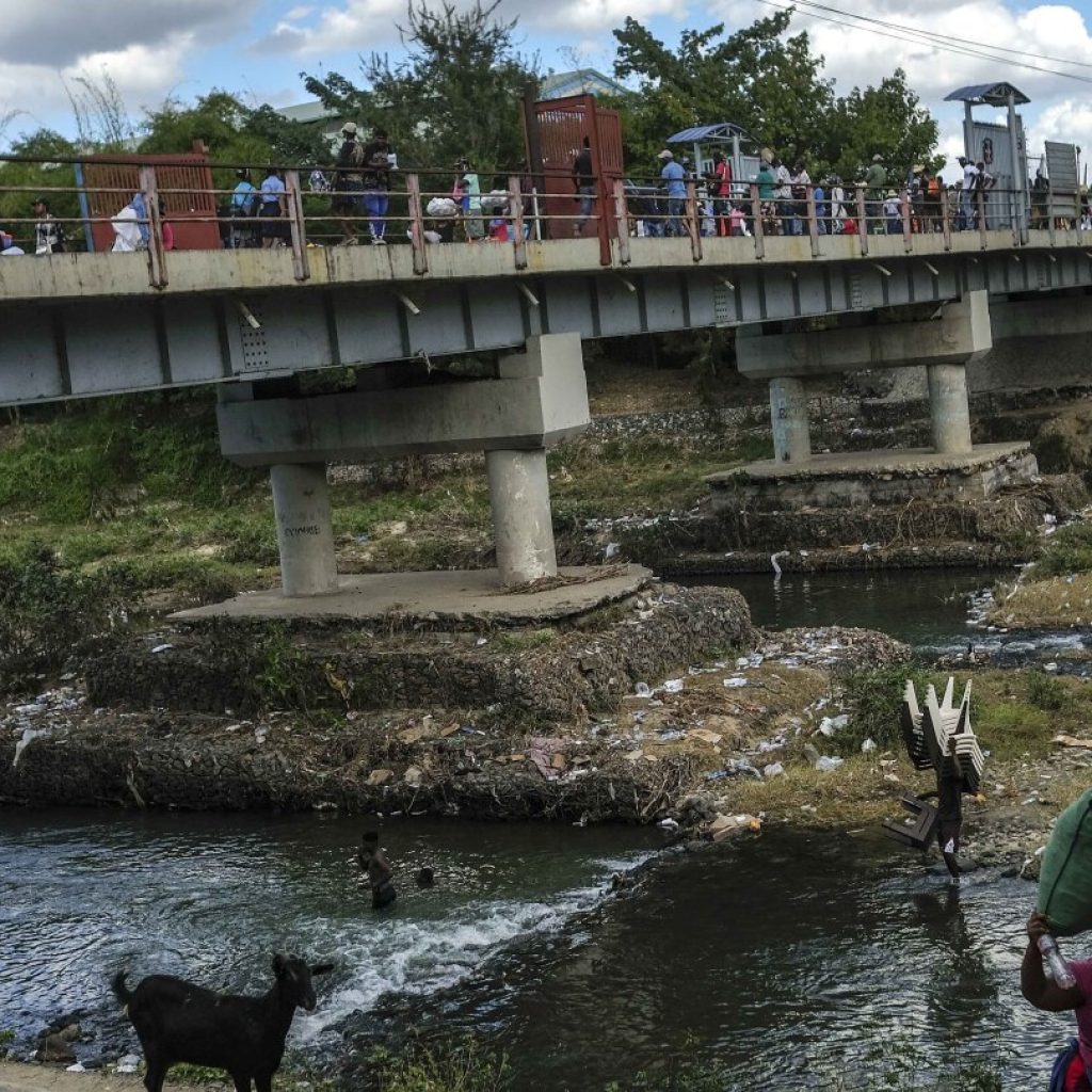 Dominican president suspends visas for Haitians and threatens to close border with its neighbor | AP News