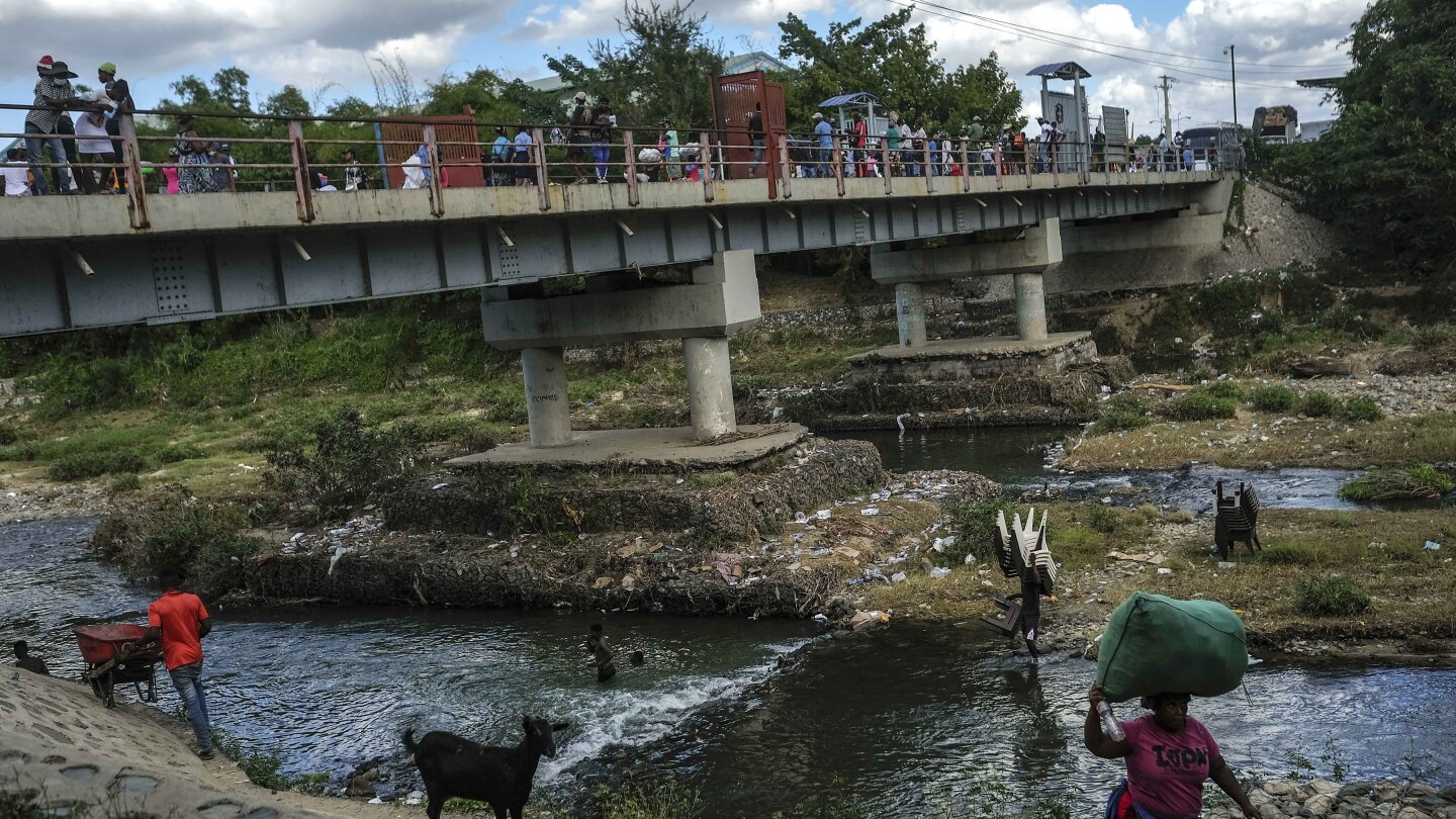 Dominican president suspends visas for Haitians and threatens to close border with its neighbor | AP News