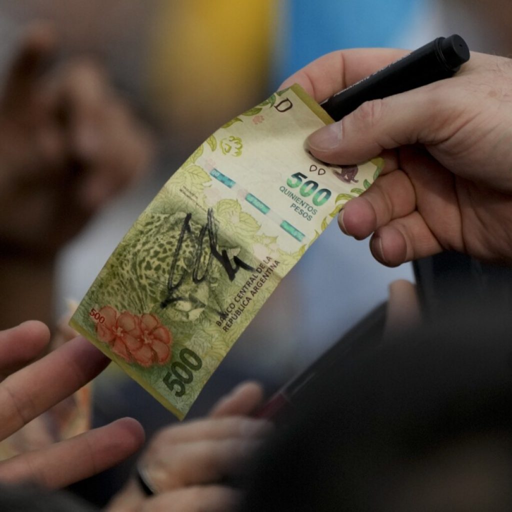 Argentine inflation keeps soaring, putting the government on the defensive as elections near | AP News