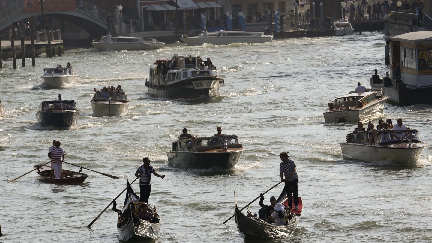 Venice faces possible UNESCO downgrade as it struggles to manage mass tourism | AP News