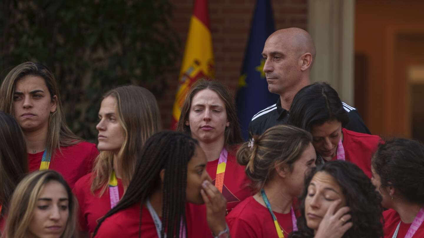 Spain’s women’s team is still in revolt one day before the new coach names her Nations League squad | AP News