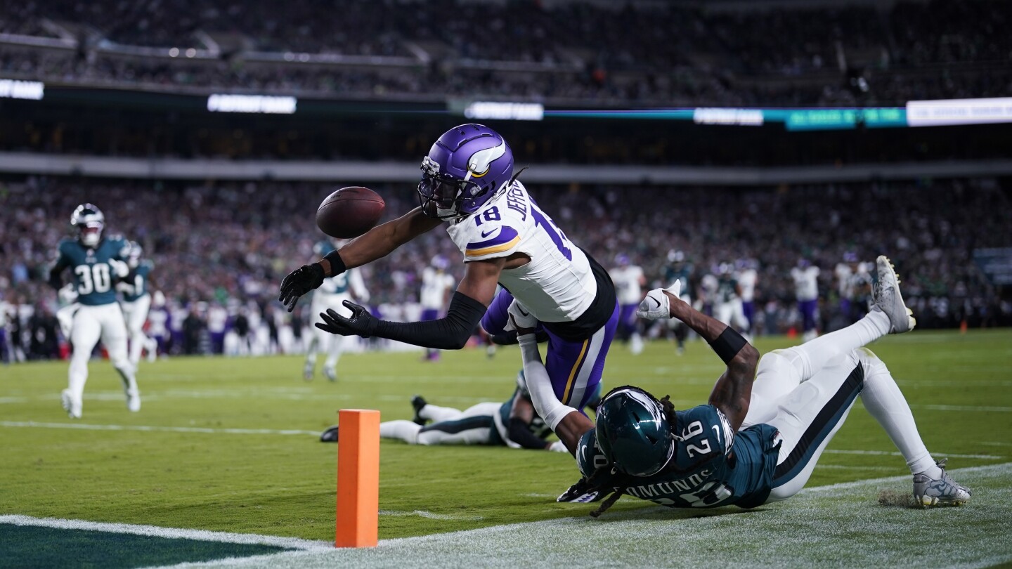 Justin Jefferson can’t hold on, Vikings’ 4 fumbles prove costly in sloppy loss to Eagles | AP News