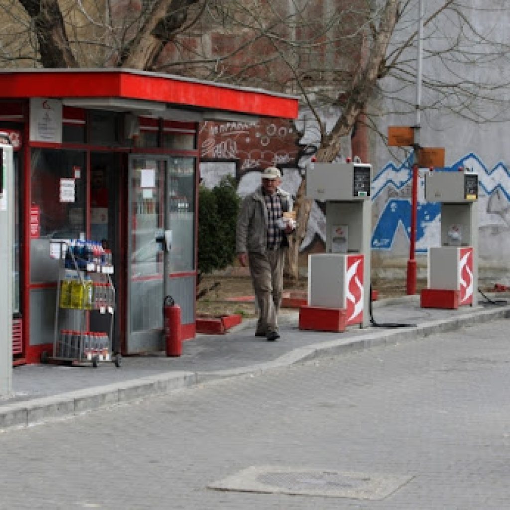 Dizel u Srbiji skuplji četiri dinara, benzin tri dinara