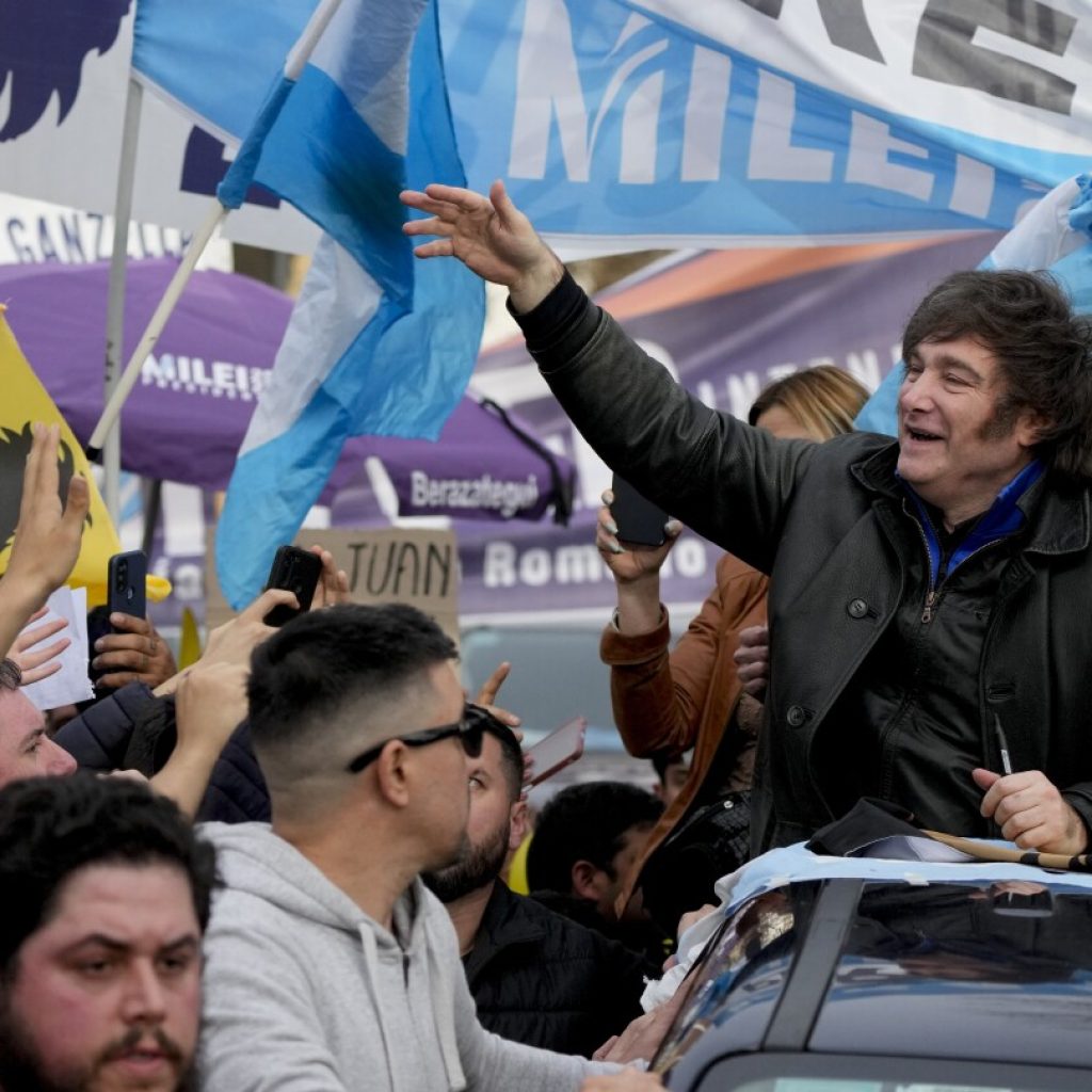 Tucker Carlson erupts into Argentina’s presidential campaign with Javier Milei interview | AP News