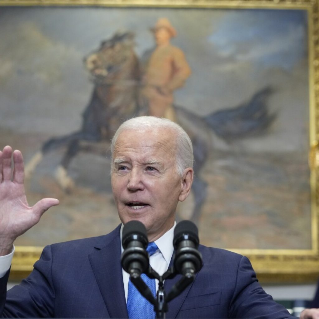 Biden sending aides to Detroit to address autoworkers strike, says ‘record profits’ should be shared | AP News