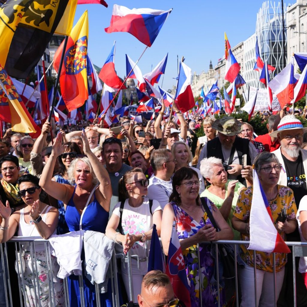 Thousands of Czechs rally in Prague to demand the government’s resignation | AP News