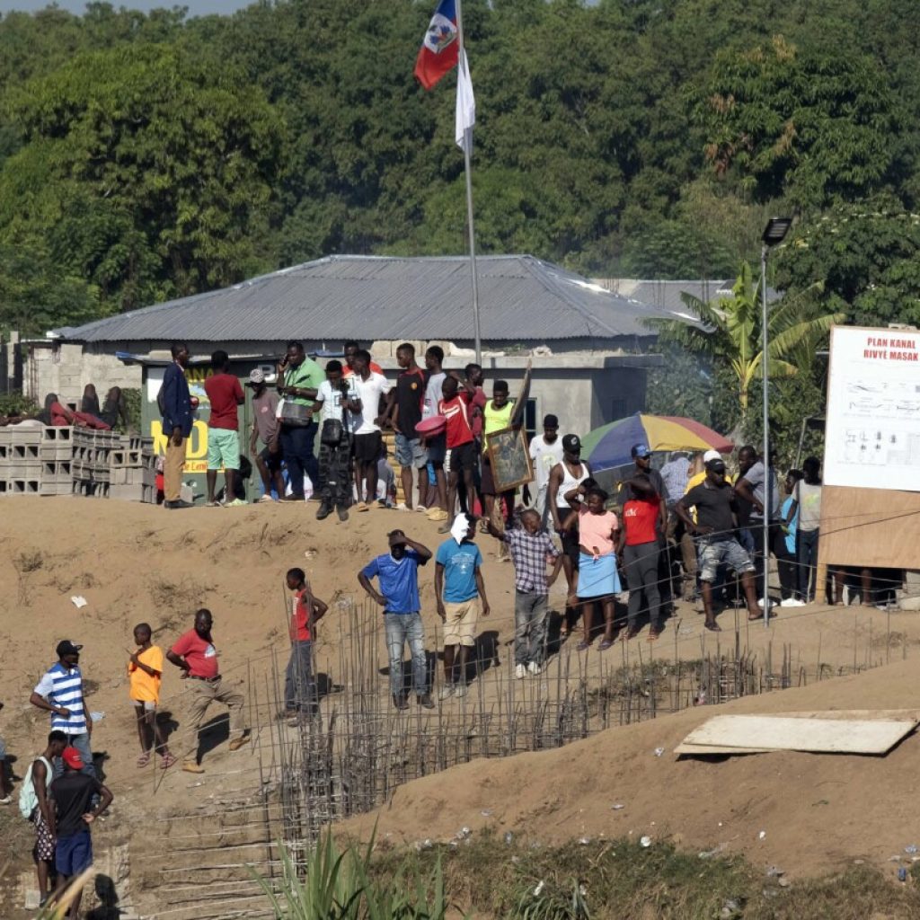 Dominican Republic closes all borders with Haiti as tensions rise in a dispute over a canal | AP News