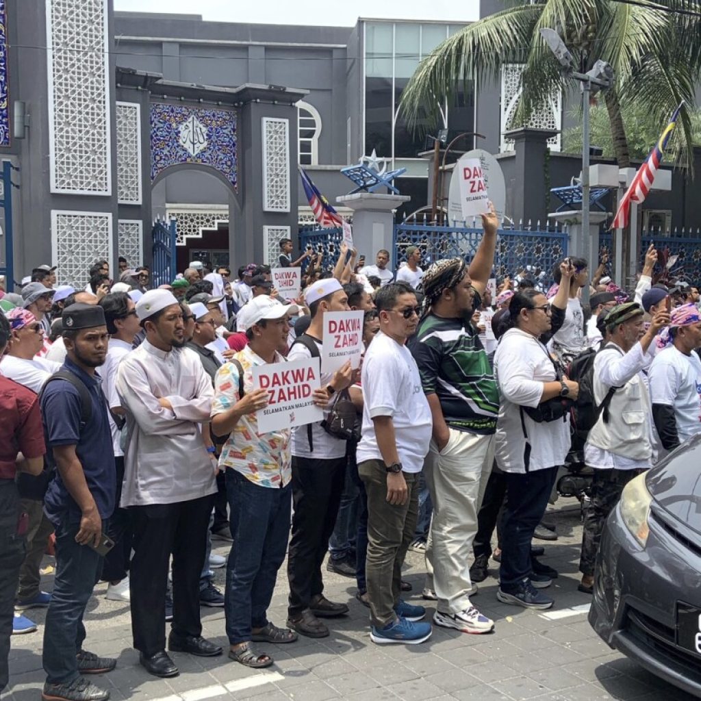 Hundreds protest against the Malaysian government after deputy premier’s graft charges were dropped | AP News