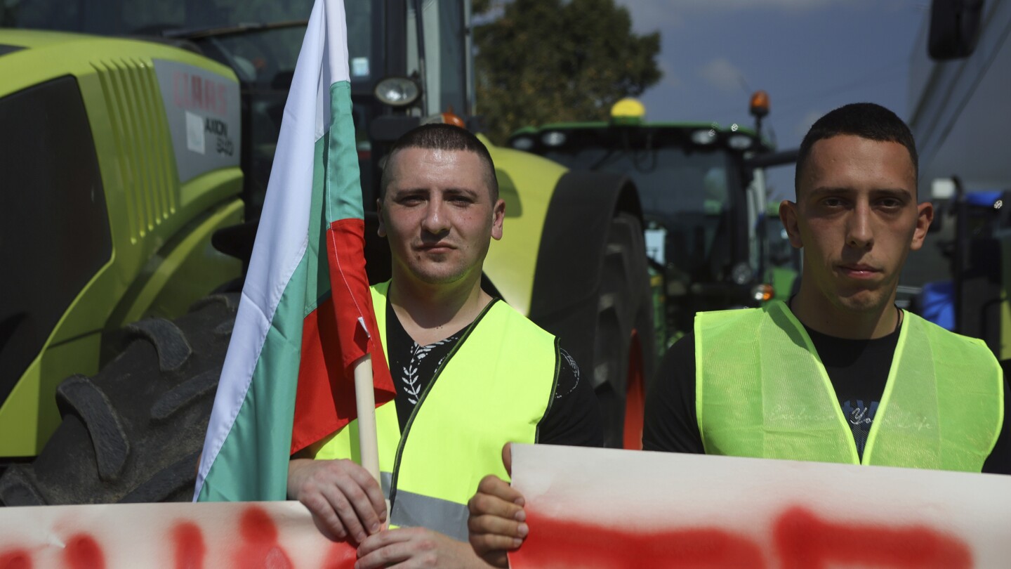 Farmers across Bulgaria protest against Ukrainian grain as EU divide grows | AP News