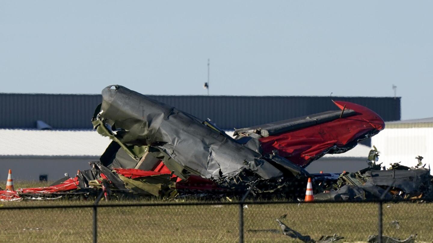 A look at recent vintage aircraft crashes following a deadly collision at the Reno Air Races | AP News