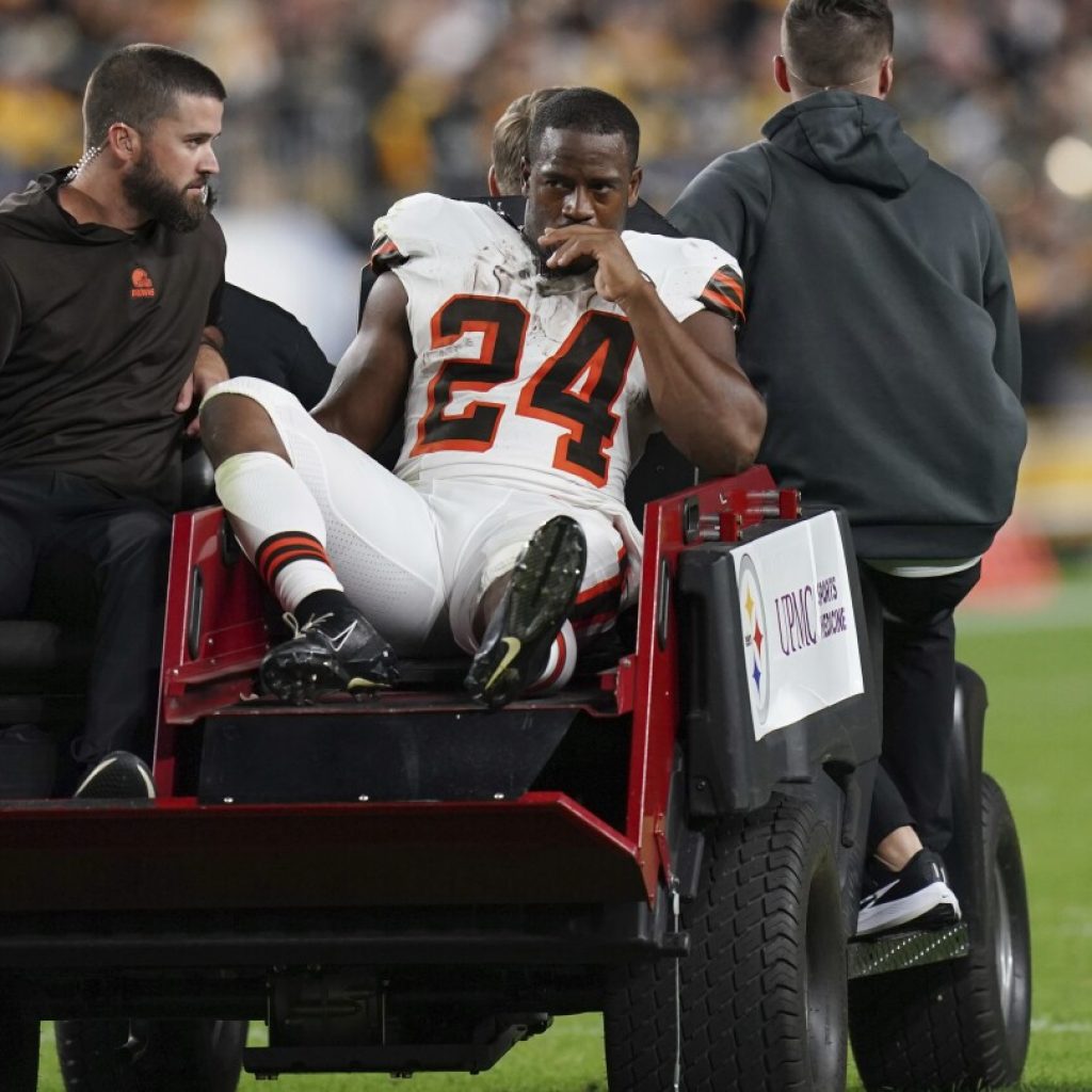 Browns star running back Nick Chubb carted off with left knee injury vs. Steelers | AP News