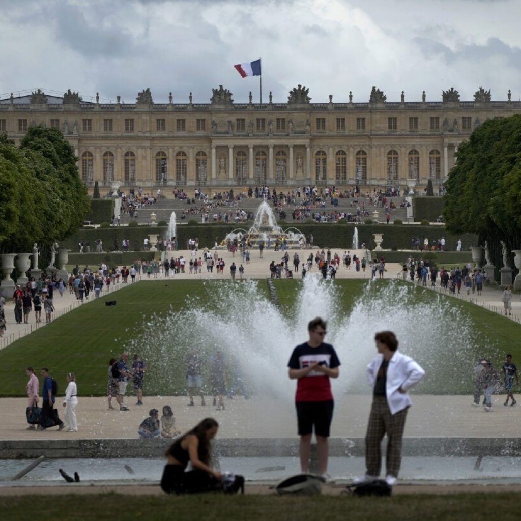 The Versailles Palace celebrates its 400th anniversary and hosts King Charles III for state dinner | AP News