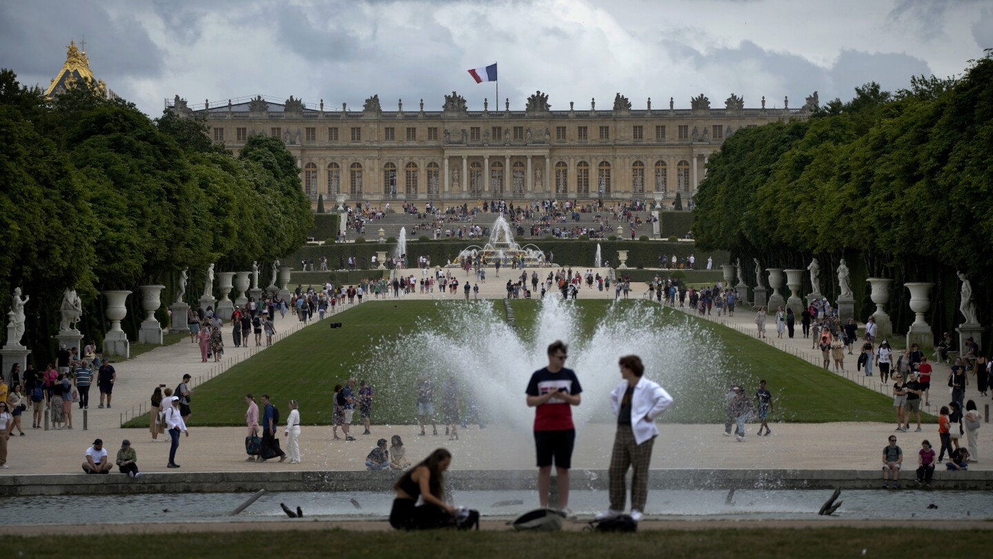 The Versailles Palace celebrates its 400th anniversary and hosts King Charles III for state dinner | AP News