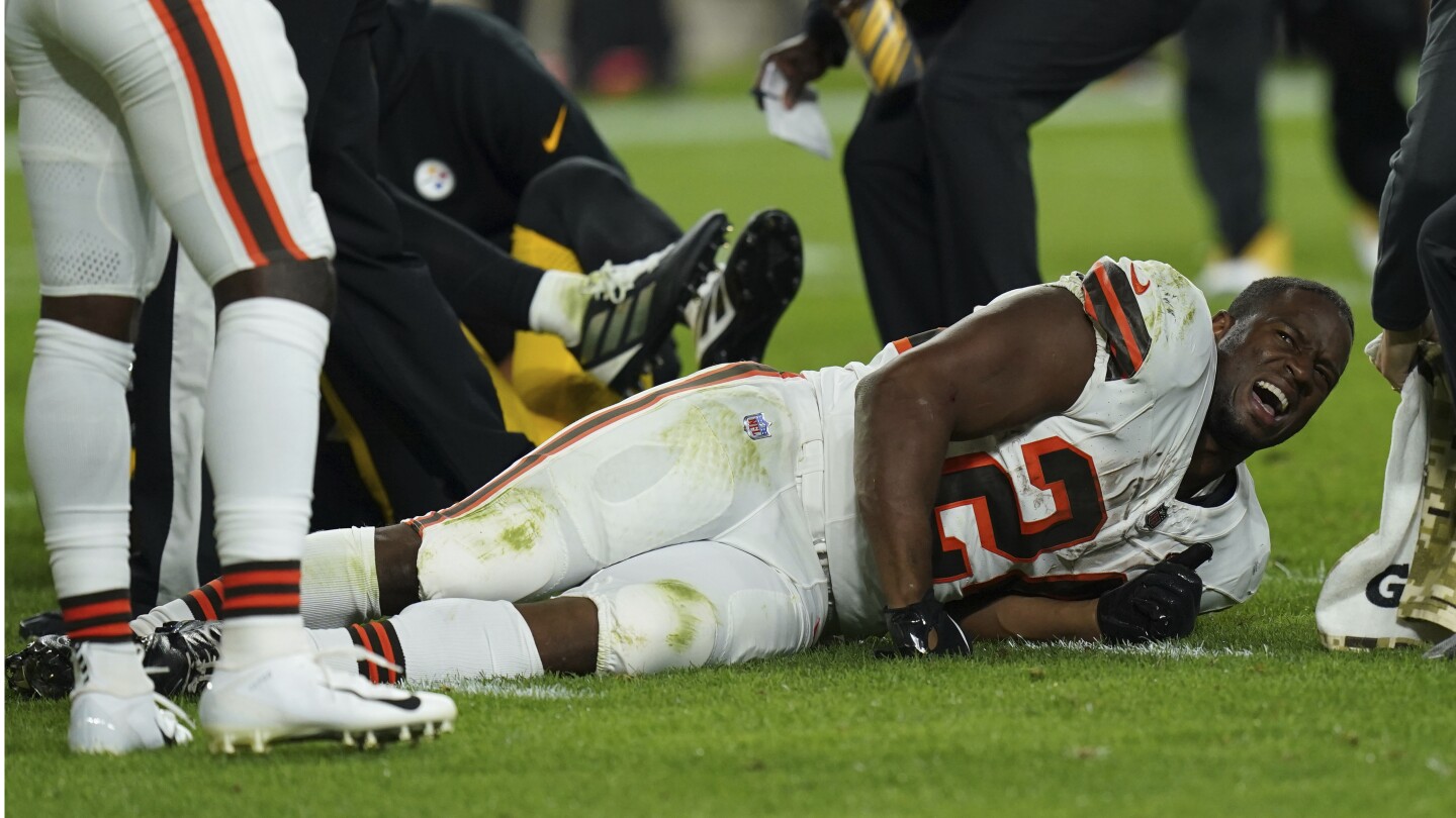 Cleveland Browns Nick Chubb to undergo surgery on season-ending knee injury | AP News