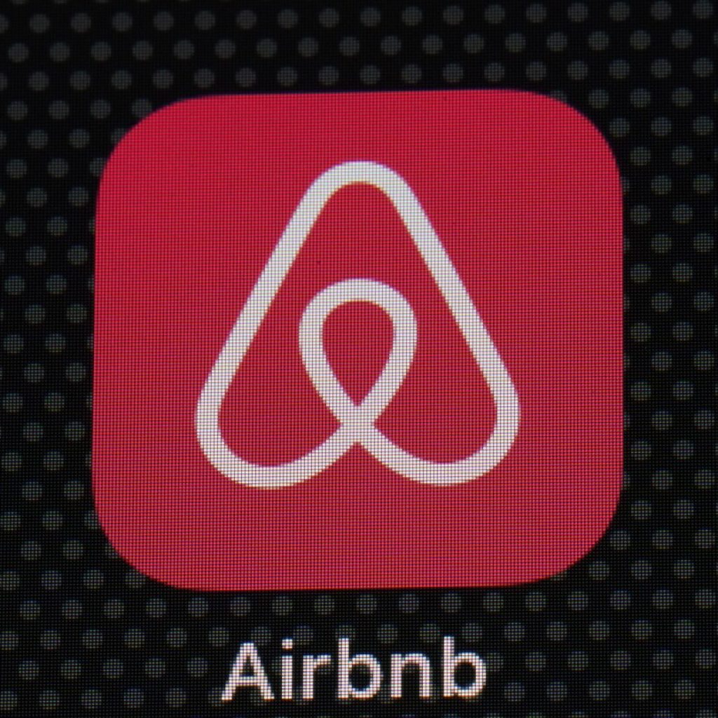 Airbnb says it’s cracking down on fake listings and has removed 59,000 of them this year | AP News