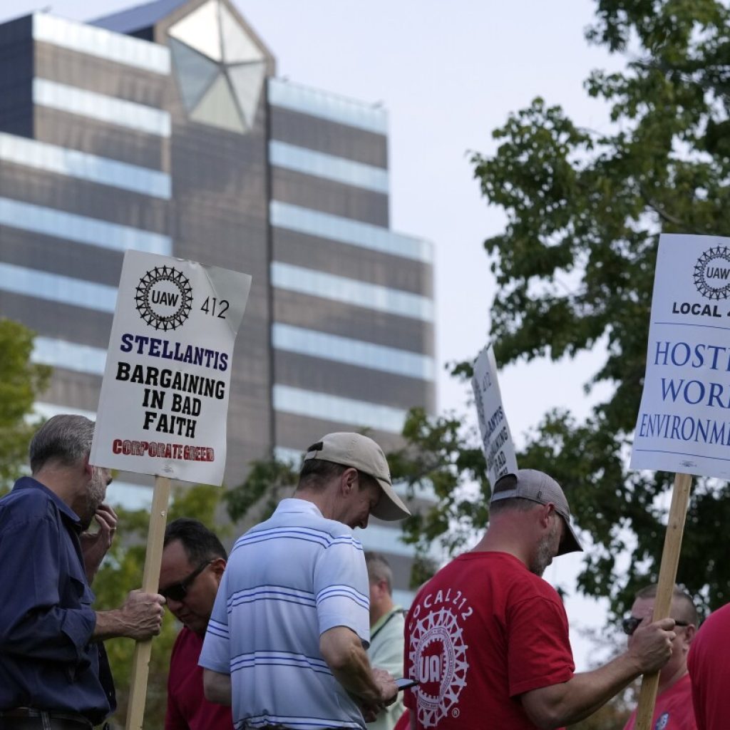 Jeep maker Stellantis makes a new contract offer as auto workers prepare to expand their strike | AP News