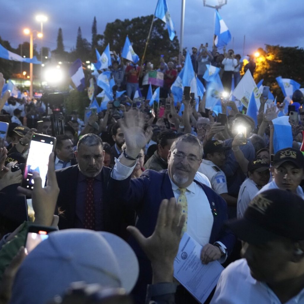 Guatemalans rally on behalf of president-elect, demonstrating a will to defend democracy | AP News