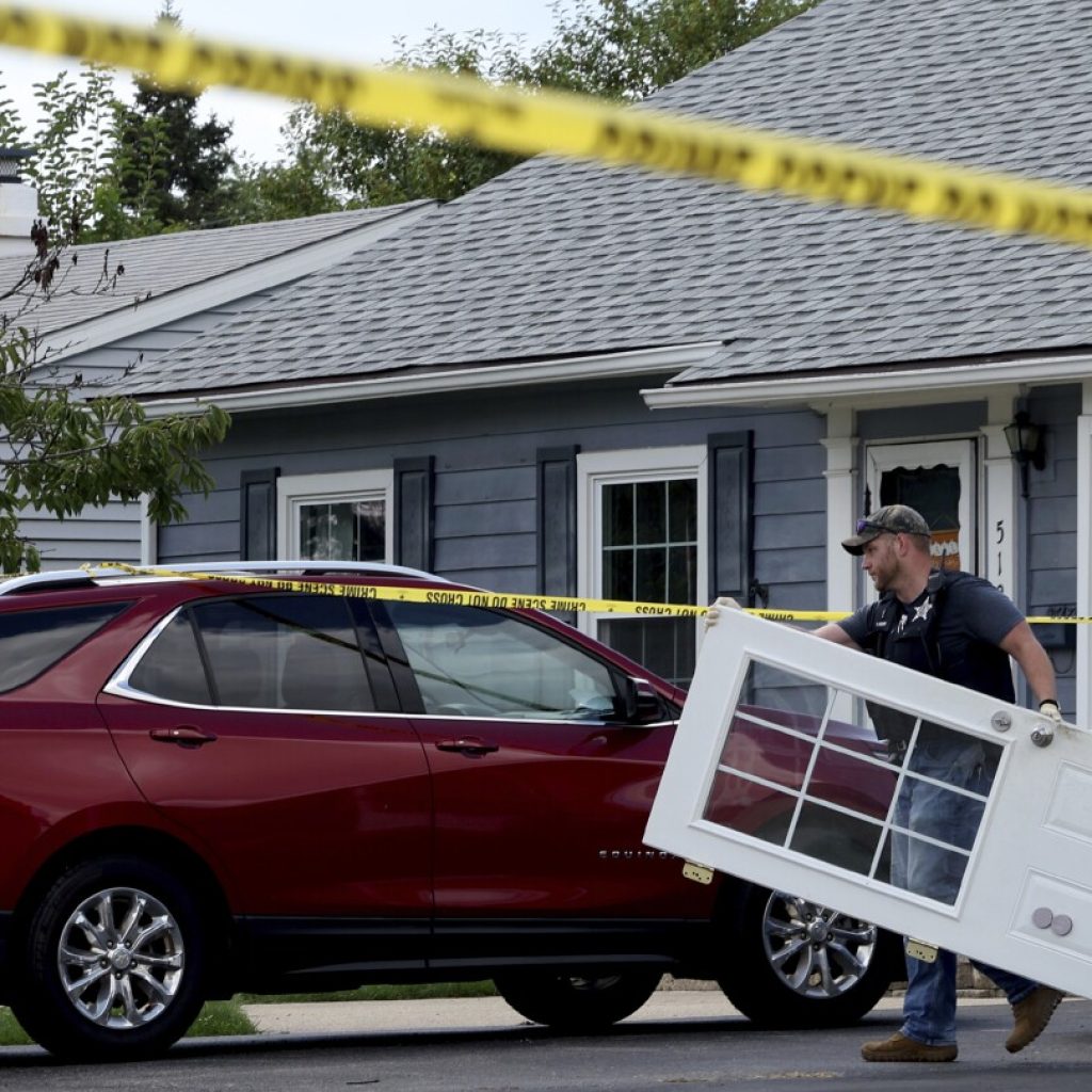 Suspect in family’s killing in suburban Chicago dies along with passenger after Oklahoma crash | AP News