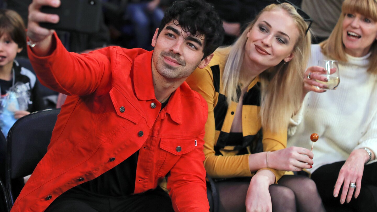 Sophie Turner sues to force estranged husband Joe Jonas to turn over children’s passports | AP News