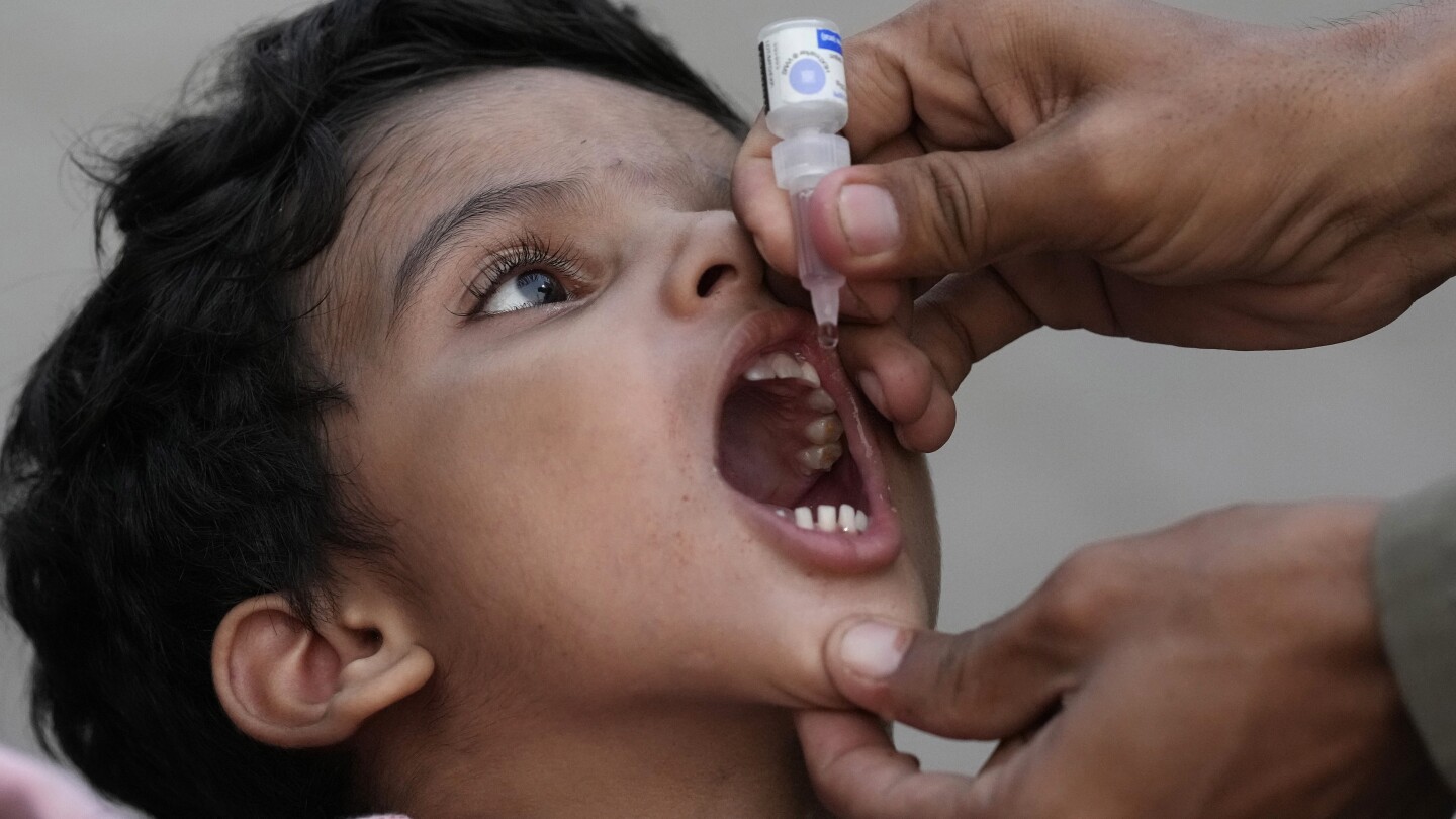 Pakistan officials consider a new way to boost polio vaccination: prison | AP News