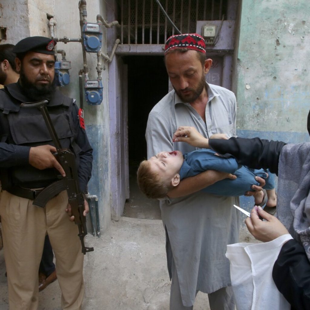 Pakistan launches anti-polio vaccine drive targeting 44M children amid tight security | AP News